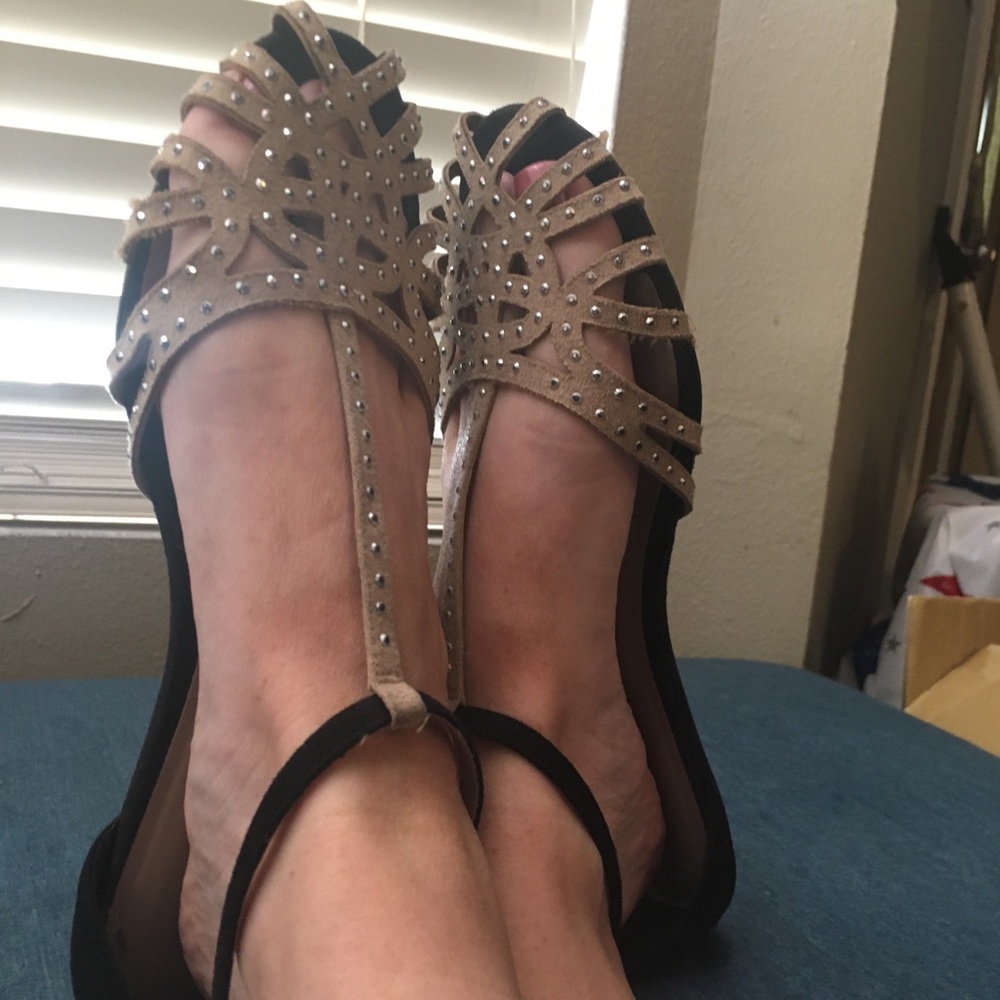 Tan and black with studs strappy flat with buckle - Picture 4 of 7